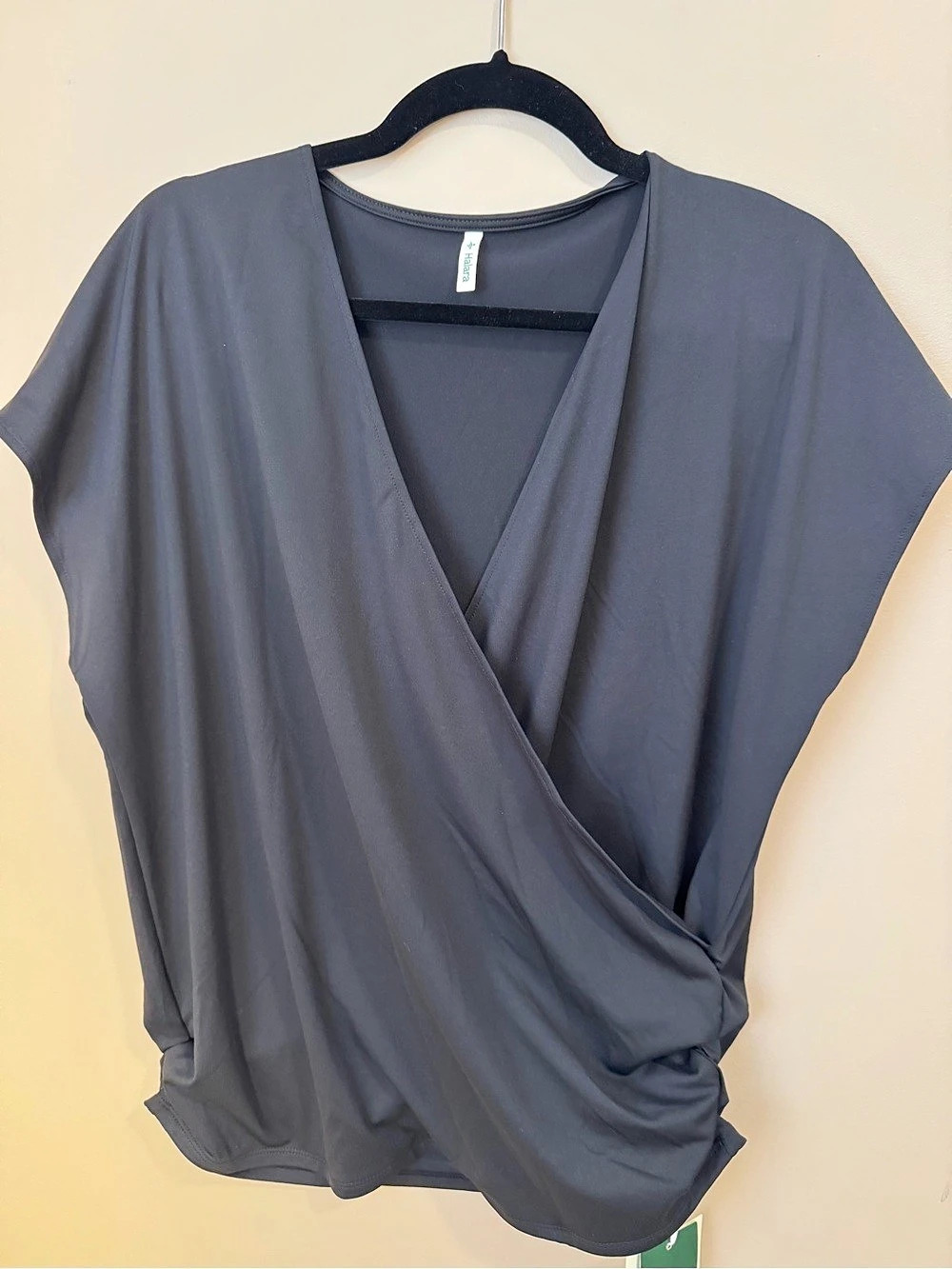 HALARA Women's NWT Black Surplice Wrap Rucked Cap Sleeve Top LARGE